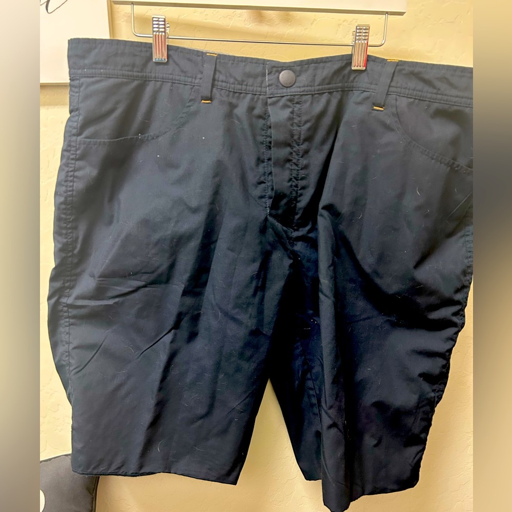 Men’s Reversible Board Shorts 🩳 made by Howe. Size 40